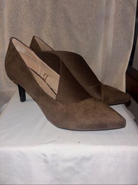 Andrew Geller Brown Suede Pointed-Toe Mid Heel Pumps